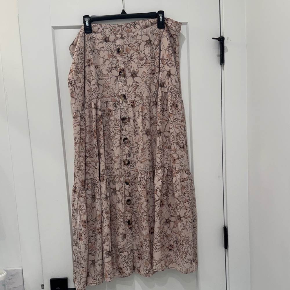 Elegant Floral A-Line Skirt in Cream